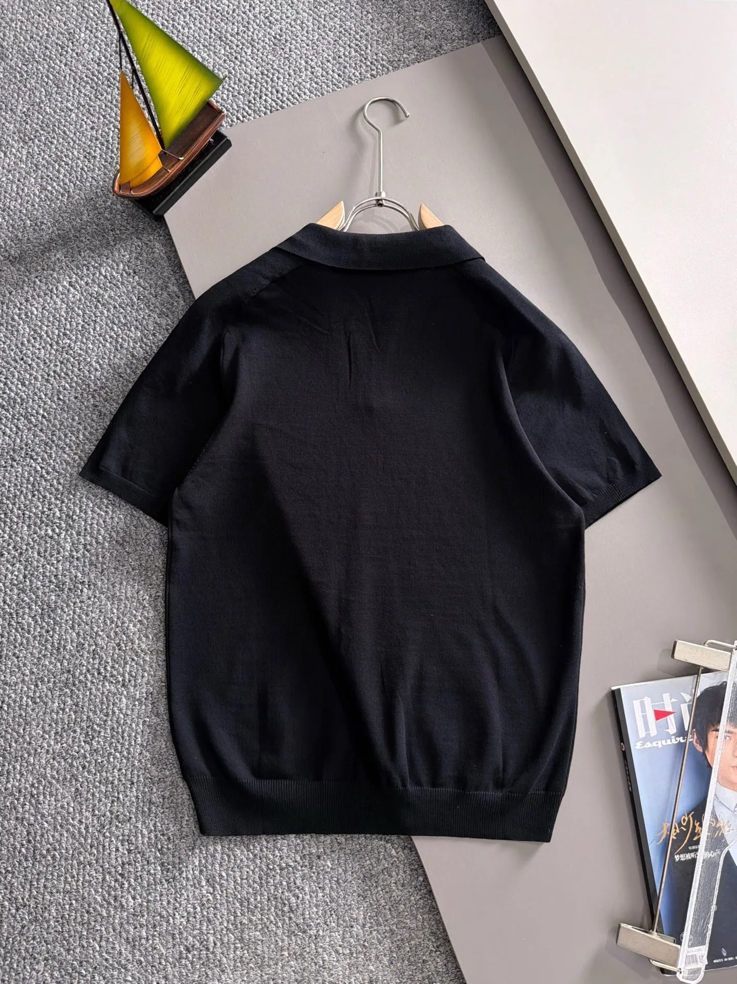 LP 36ss New Arrival men's short-sleeved T-shirt, complete with three labels, made of special high-weight linen yarn, feels substantial when weighed, and the upper body is more textured than ordinary T-shirts. This texture can cope with the weather and is suitable for both hot and cold conditions. Loose fit design, looks noble. Size: M to 3XL
